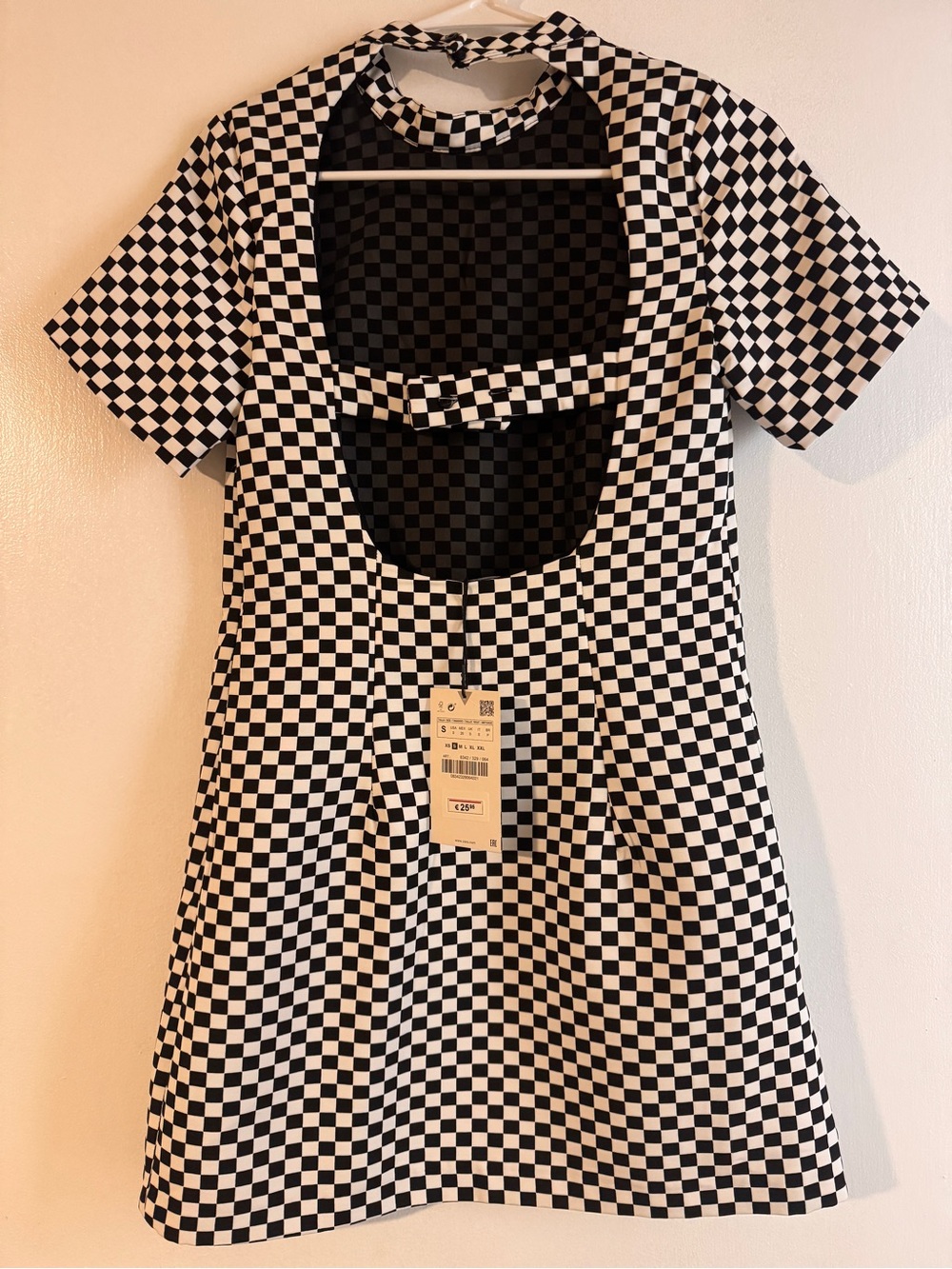 Black & White Checkered Dress - Classic Pattern - Picture 2 of 4